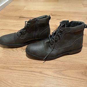 Men’s Chukka boots size 11